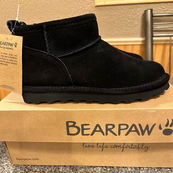 Bearpaw Women’s Shorty Suede Black Boots - Picture 5 of 13